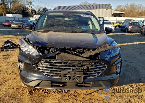 2021 Ford Escape Titanium z USA, uszkodzony, nr VIN 1FMCU9DZ7MUA27575